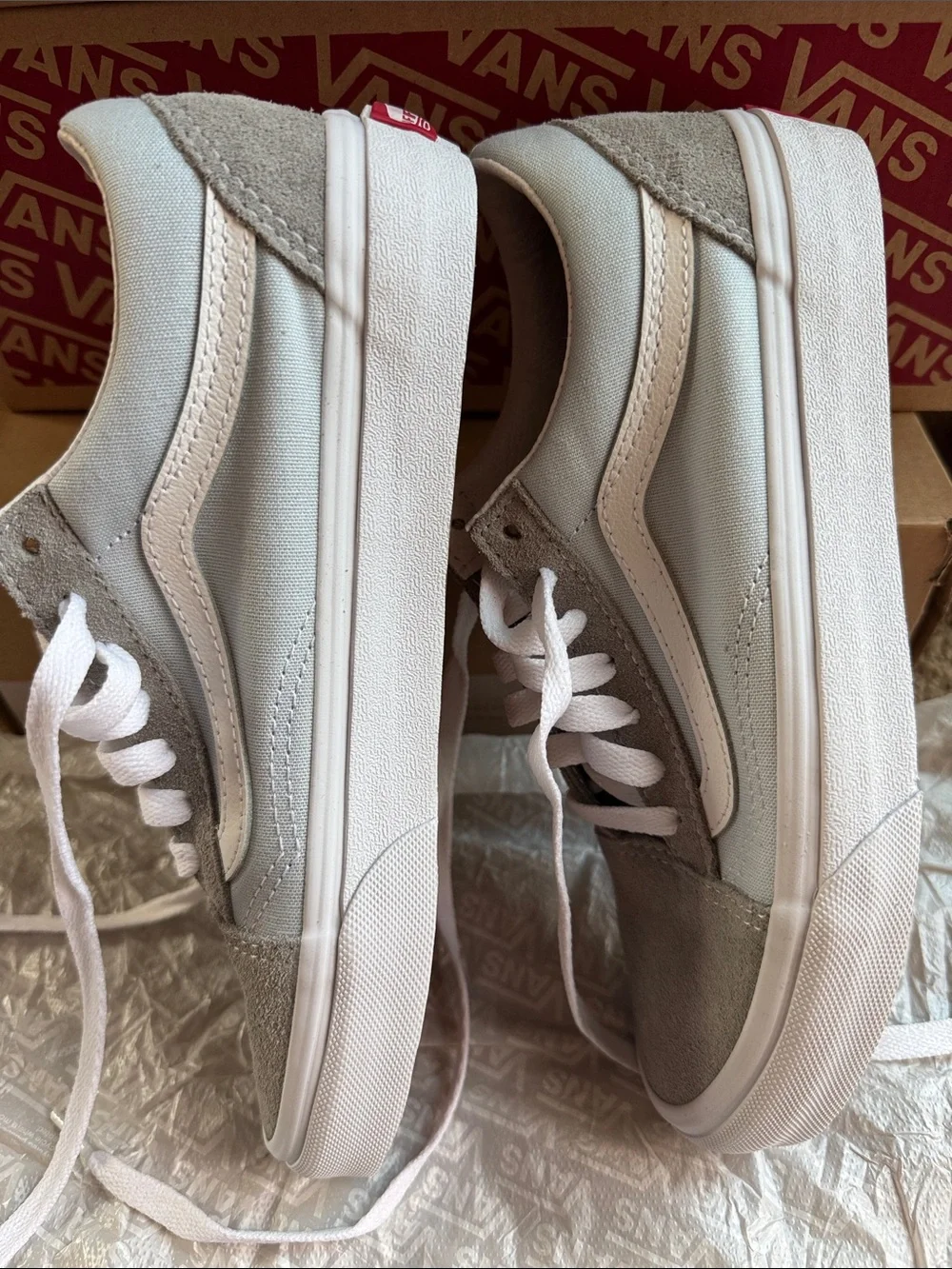Vans Women’s US 6.5 Old Skool Light Gray & Blue Low-Top Sneakers